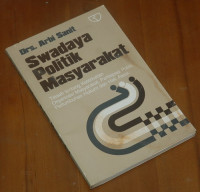 Image of Swadaya Politik Masyarakat : Telaah Tentnag Keterkaitan Organisasi Masyarakat. Partisipasi Politik, Pertumbuhan Hukum Dan Hak Asasi.